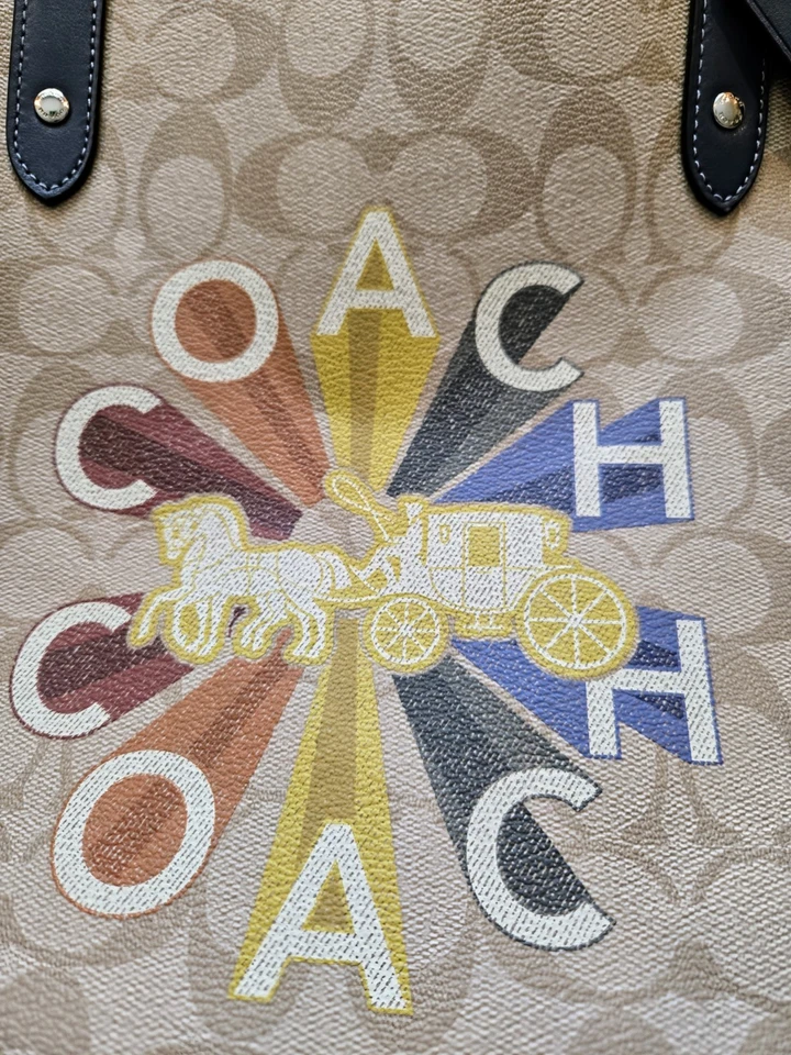 Bolsa tote Coach reversível City em lona Signature com arco-íris radial azul cáqui claro - Imagem 2 de 4