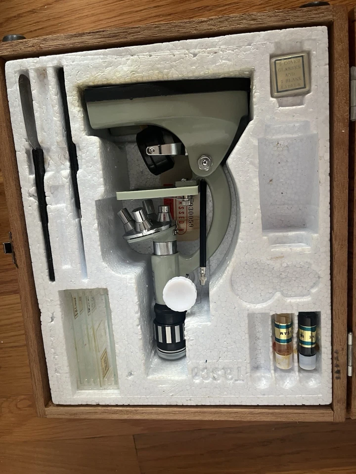 Vintage Tasco Deluxe High Quality Microscope 750 Power with Original Wooden Box - Image 3 of 4