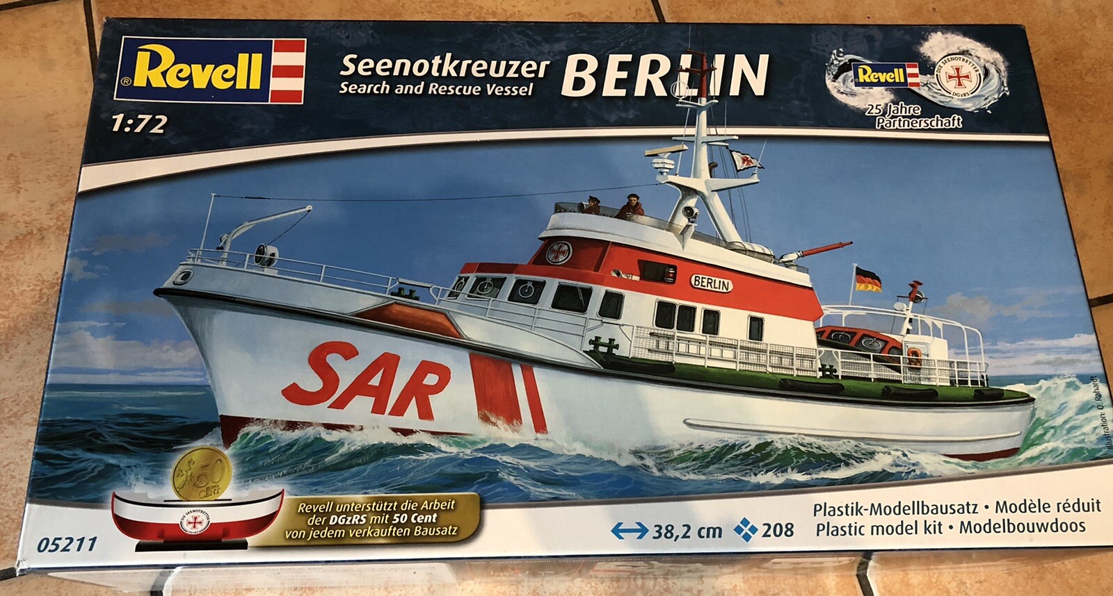 Maquette Berlin Search And Rescue/SAR vessel Seenotkreuzer