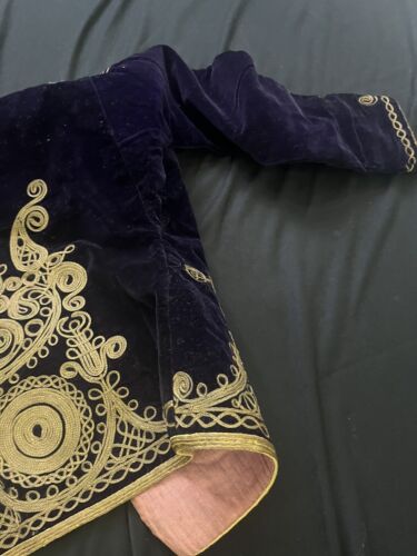 Chaqueta de terciopelo otomana antigua con hilos metálicos dorados - Imagen 10 de 10