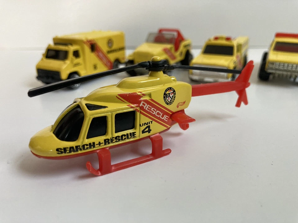 Hot Wheels 1990s - Lot of 5 - Search and Resuce Set - Image 4 of 4