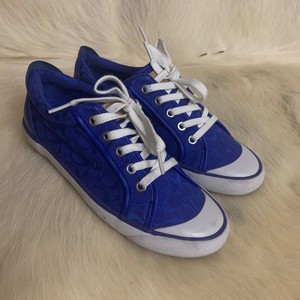 royal blue tennis shoes