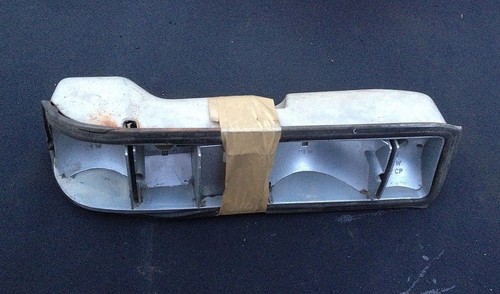 R101/   BMW 3er E21 Rücklicht Rückleuchte Lampenträger links ohne Glas / gebr.