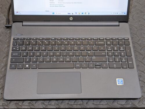 HP 15.6" 15-fq0501sa (512GB SSD, Intel Pentium Silver N5030 1.10GHz, 16GB RAM) - Picture 3 of 7