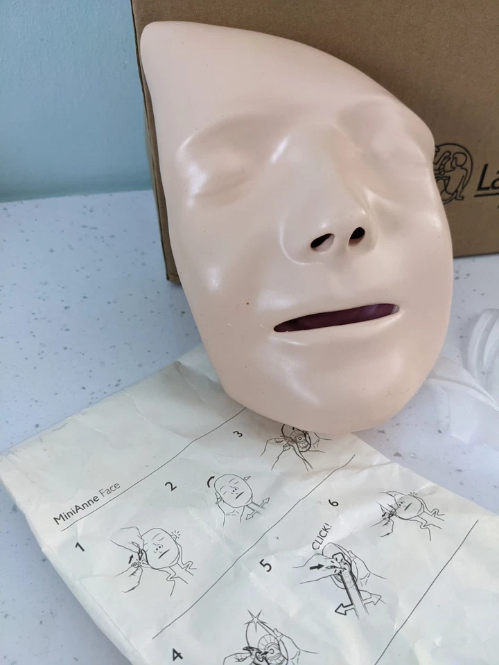 Laerdal Mini Anne Face Light Box 5 Packungen #106-11050 HLW Training Erste Hilfe  - Bild 2 von 3