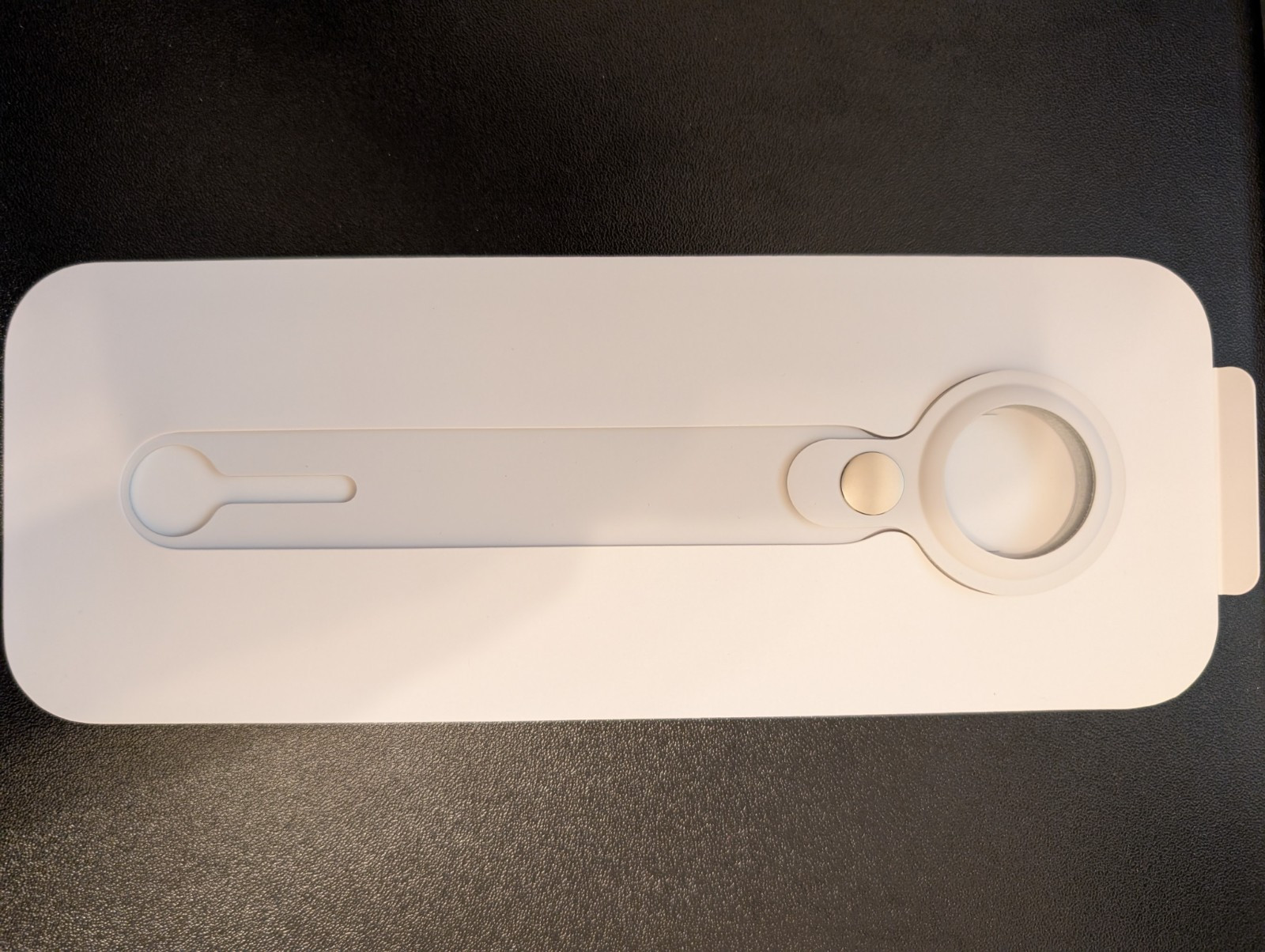 Apple AirTag Loop in White Open Box Accessory for Tracking