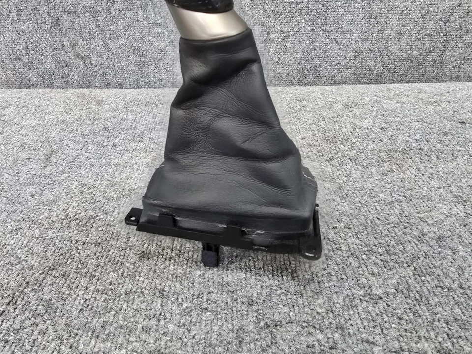 LEXUS 2015-2024 RC-F RCF PALANCA DE CAMBIOS PERILLA CUBIERTA DE MALETERO MOLDURA CON COSTURA AZUL Foto 3 de 4