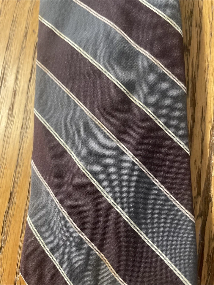 Gravata listrada de seda vintage John Henry feita nos EUA regimental - Imagem 3 de 4