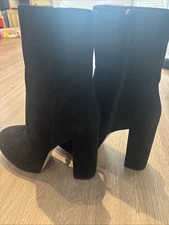 Staurt Weitzman Black Suede Leather Size 8