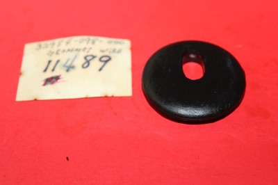NOS GENUINE ORIGINAL Honda GROMMET, HARN CT70 CH70 TRAIL 70 OEM # 32984-098-000 