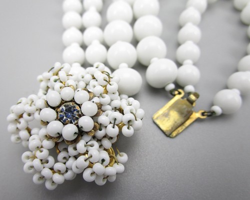 BEAUTIFUL VINTAGE MIRIAM HASKELL WHITE BEADED GLASS FLOWER BRACELET - Picture 6 of 6