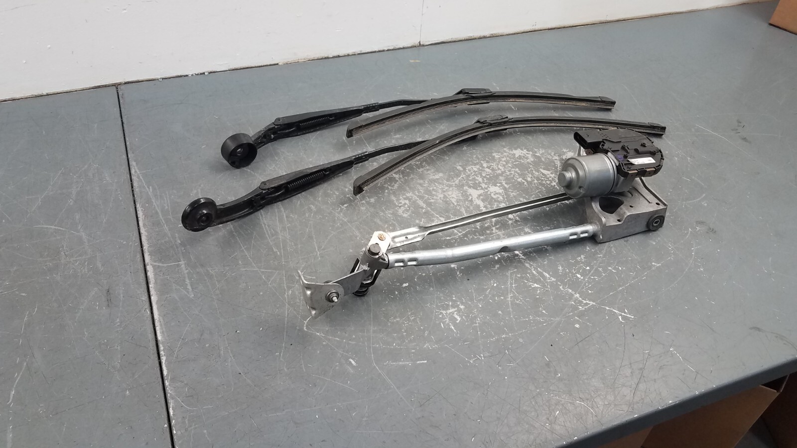 2018 Audi R8 V10 Windshield Wiper Motor / Arms #0182 D1