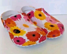 Garden Clogs Floral Design Lightweight SZ 11, EU43 NWOT