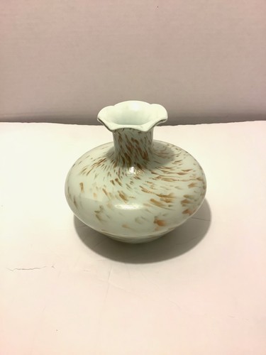 Art Glass Bud Vase 5" Bulb Shape White Gold Sparkle Swirls Decorative - Picture 10 of 11