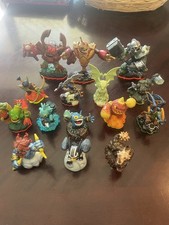 Activision Skylanders: Orginal And Giants. Lot Of 15: 3 Giants And 12 Regular