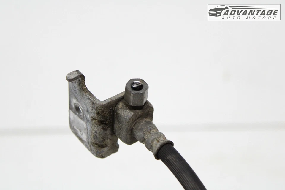 Chrysler Voyager 2020-24 tracción delantera izquierda lado del conductor pinza de freno manguera tubo OEM Foto 4 de 4