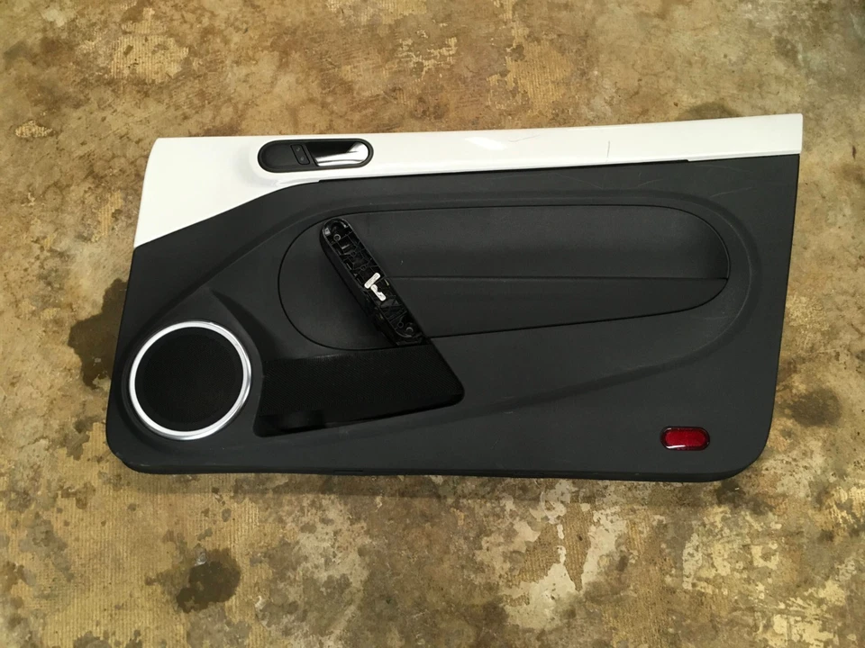 2012-2019 Volkswagen Beetle Front Right Interior Door Trim Panel OEM . - Изображение 3 из 4