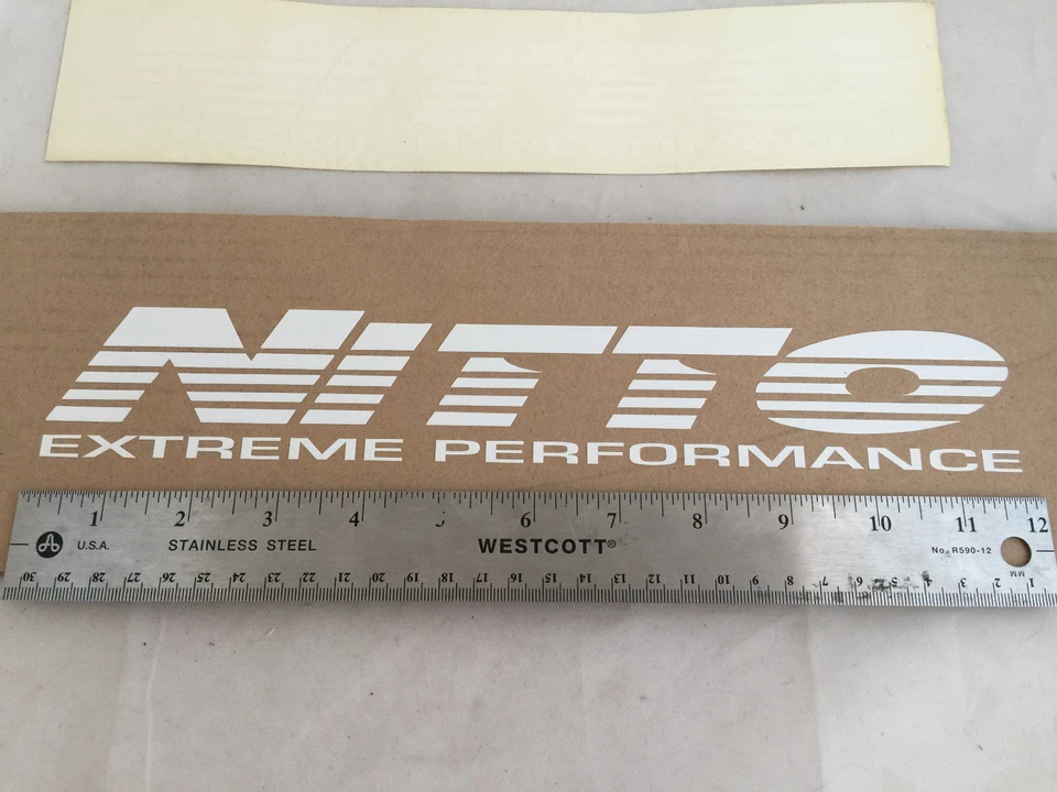 UNA NUEVA Calcomanía Adhesiva Vinilo Parabrisas Neumáticos NITTO Blanco Pequeño 12" x 2" Foto 2 de 2