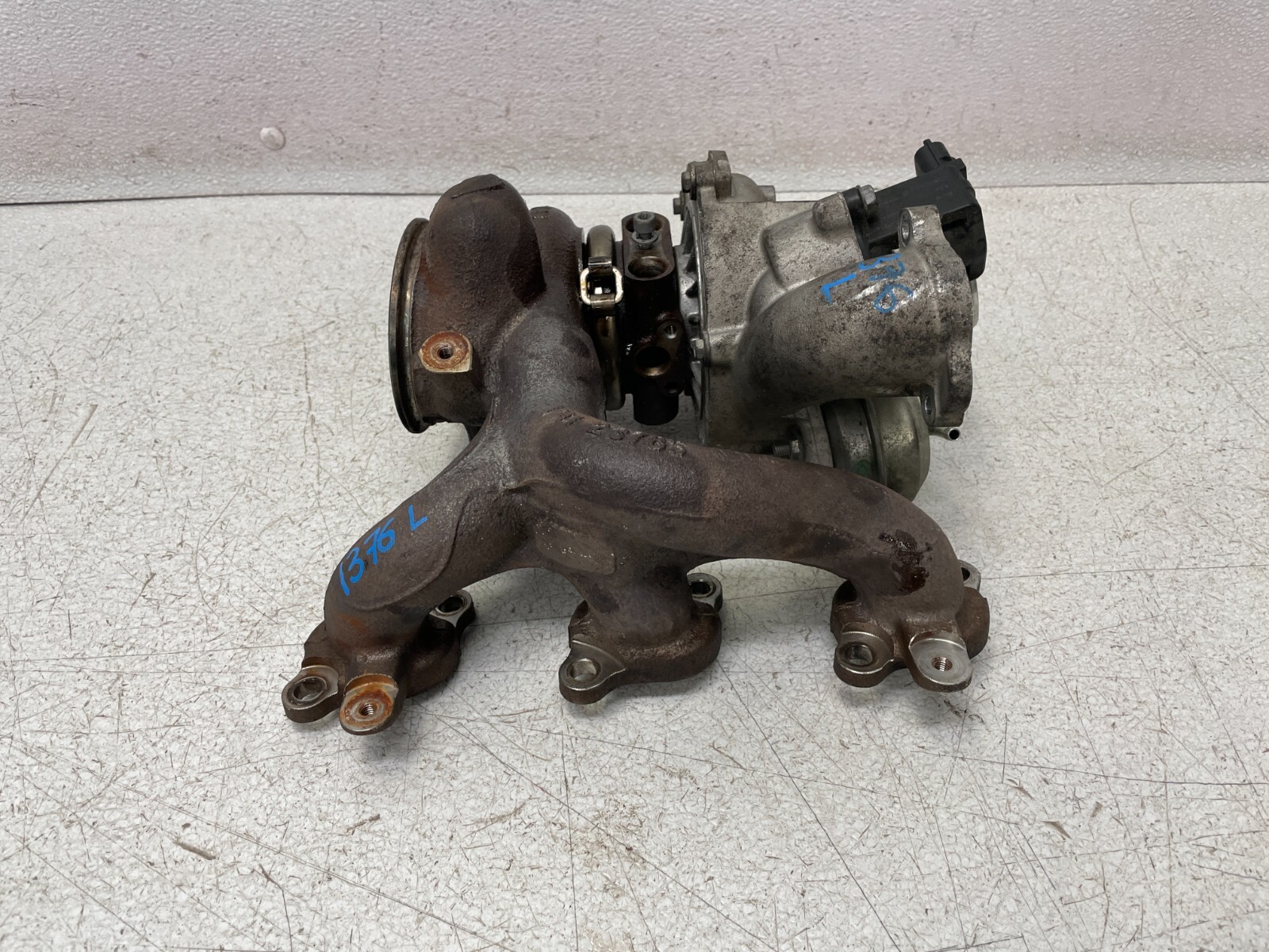 2014-2017 Maserati Ghibli 3.0L Left Driver Turbo Turbocharger Manifold 1376 OEM