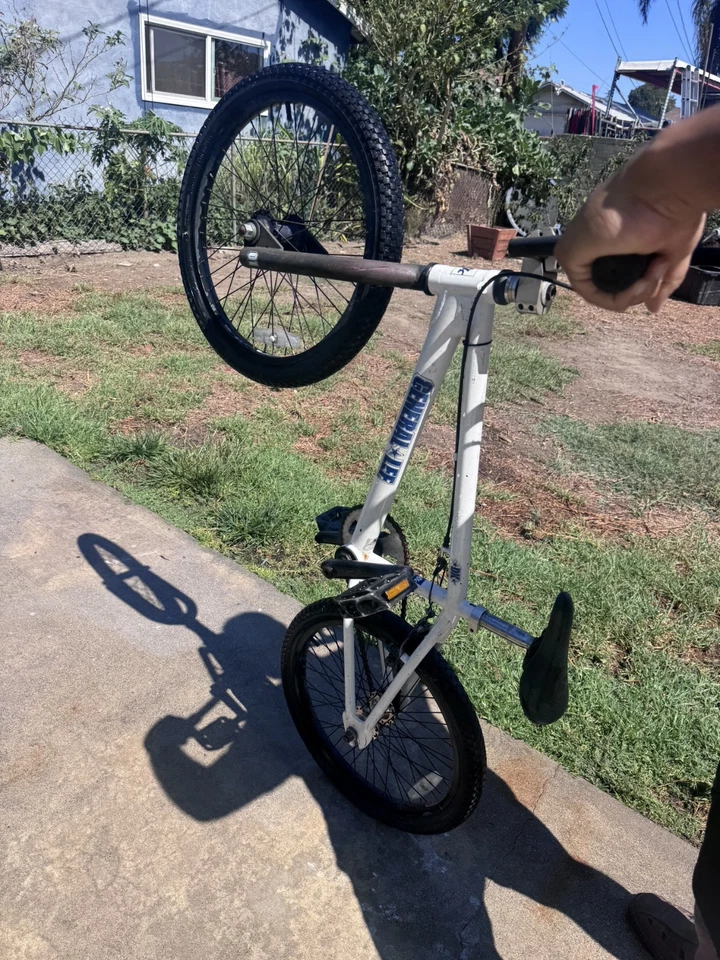 Bicicleta BMX Dk General Lee. Edición blanca y negra. Foto 2 de 4