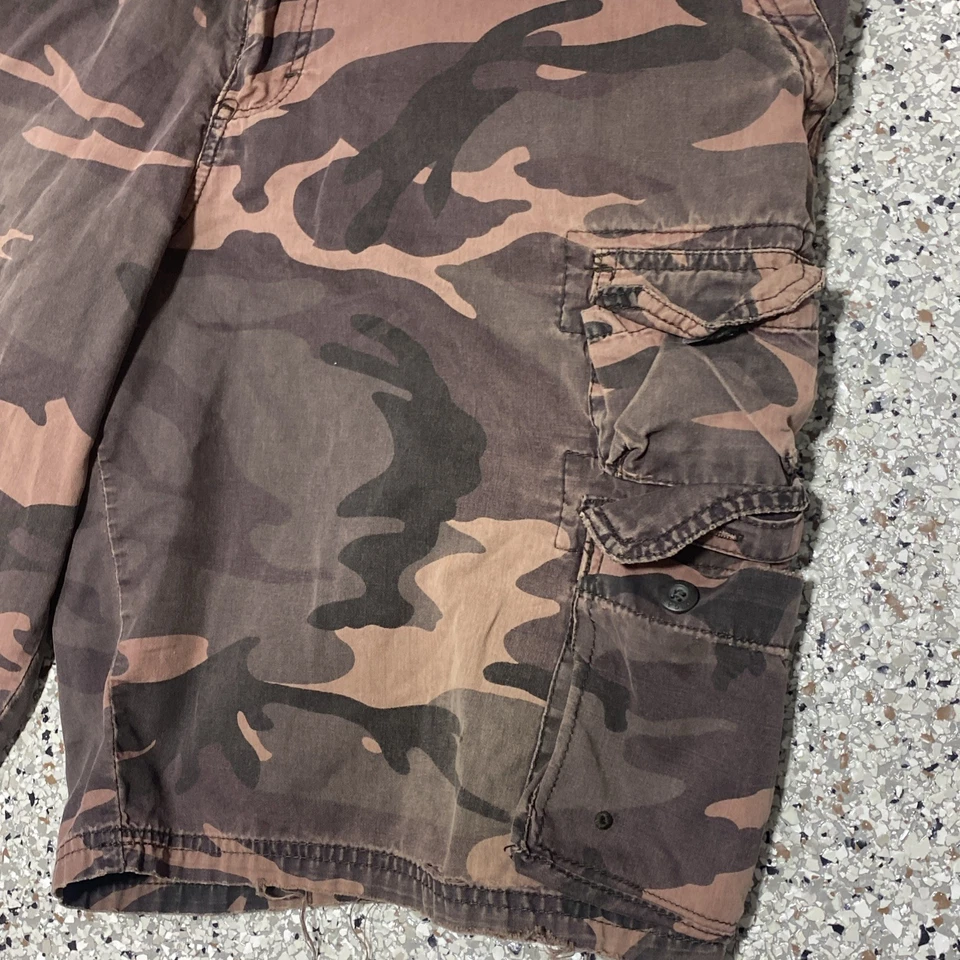 Lee Dungarees Men's Camo Cargo Shorts 100% Cotton Size 40x11 Red Y2K - Image 2 of 4