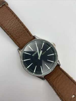 Reloj Hombre Nixon The Sentry Acero Inoxidable Nunca Llegar Tarde Analógico Cuarzo Día Fecha 42mm - Imagen 1 de 4