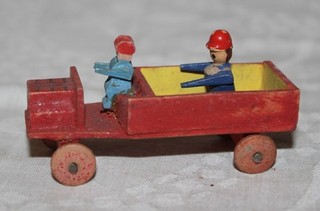 Erzgebirge Spielzeug kleines altes Holz Auto / Wagen (19)