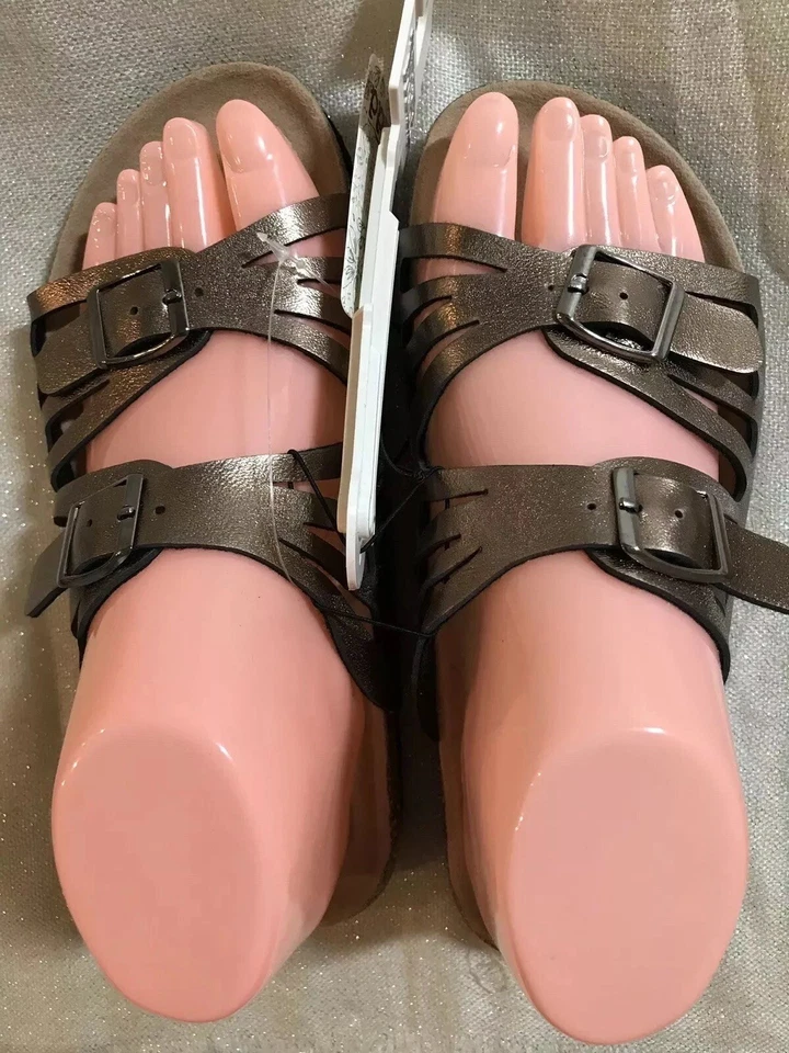 MUDD, Size Small (5/6) Women’s Sandals in a Bronze Metallic Color. NEW. - Image 4 of 4