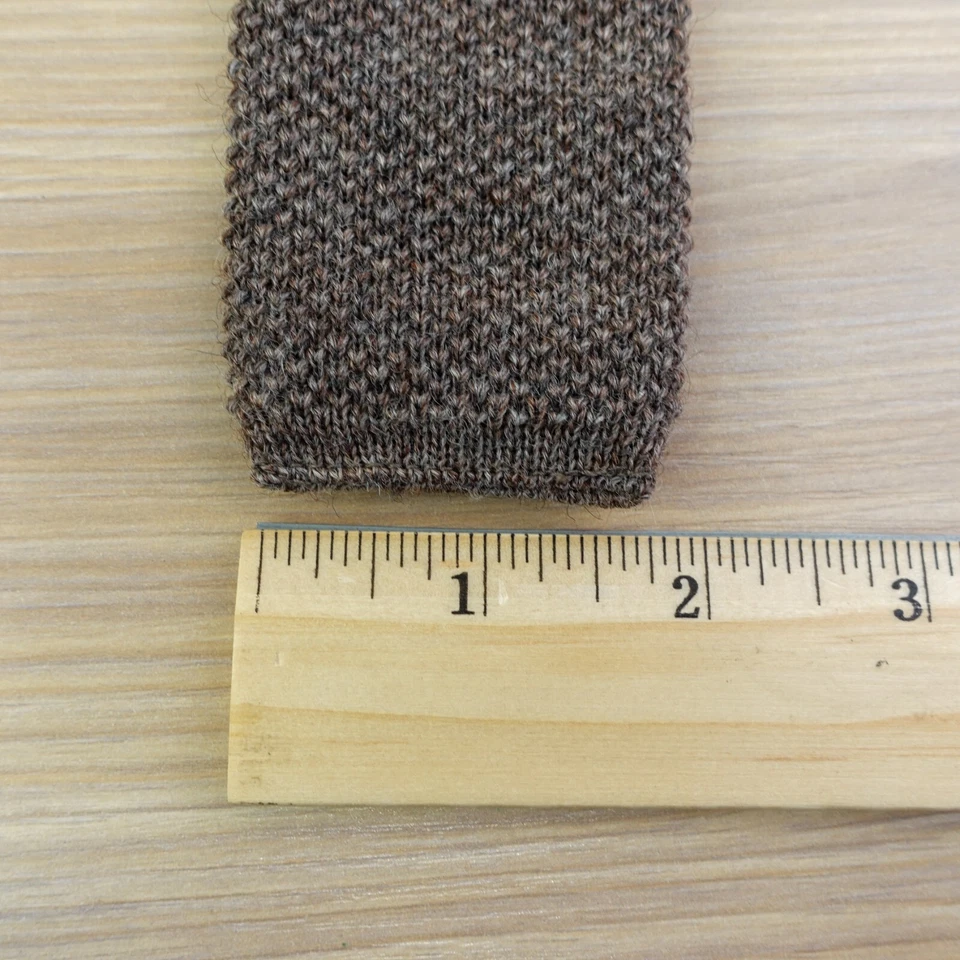 Corbata de cuello ajustada para hombre Private Club gris extremo cuadrado tejido de lana extremo plano oscuro Foto 3 de 4