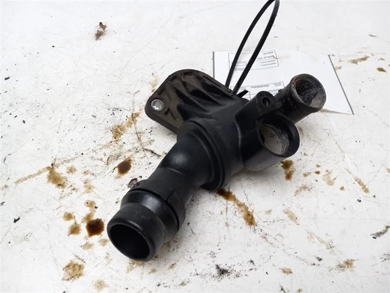 Carcasa termostato Volkswagen Passat 2008 Foto 2 de 4