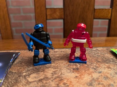 2x TMNT Mega Bloks Figures Red Rafael & Black Leonardo Series 3