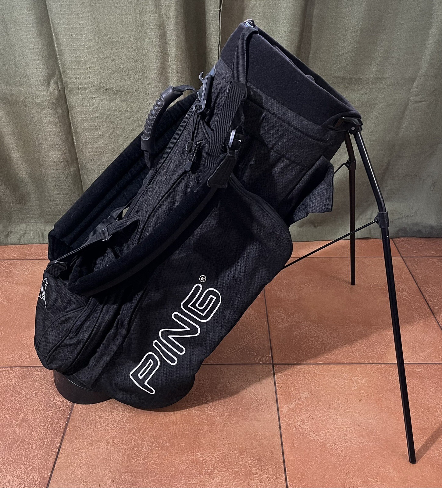 PING HOOFER 3 Black 4 Way Stand Carry Golf Bag w/ Dual Padded Strap & PING towel eBay