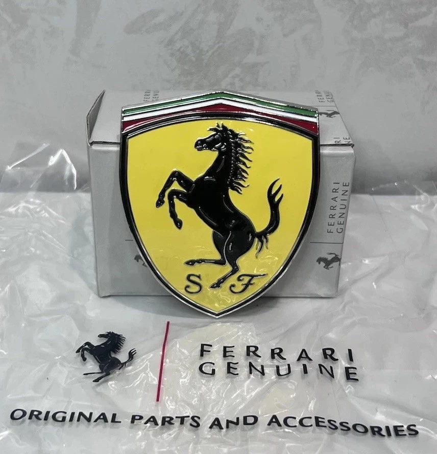 Ferrari 458 Italia Spider Speciale guardabarros escudo insignia emblema 82746100 Foto 2 de 4