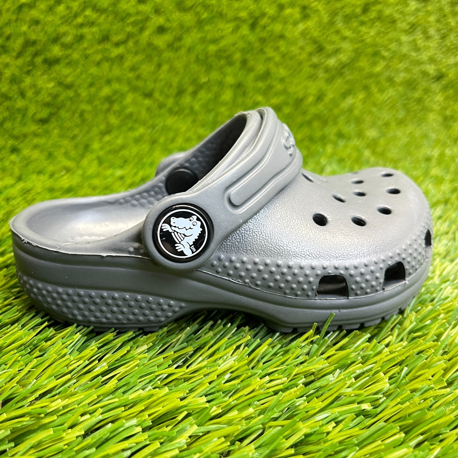 Zueco Crocs Clásico Niño Pequeño Talla 6C Gris Playa Caminar Exterior Sandalias Sin Cordones