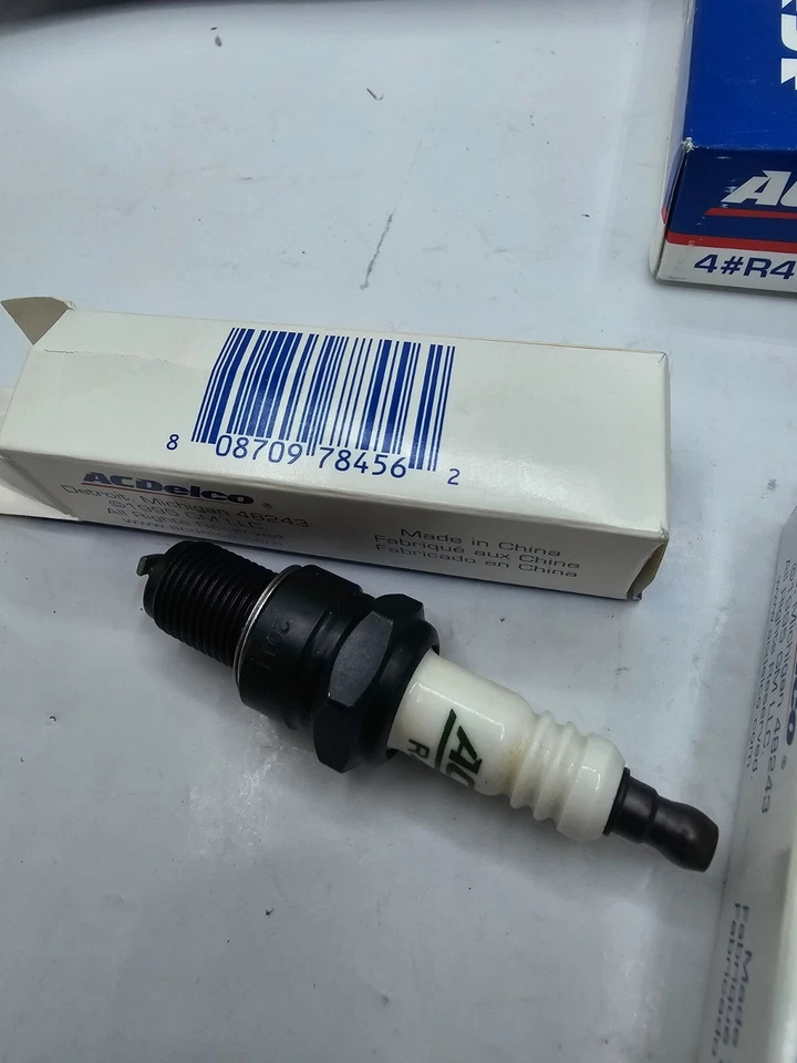 (CANTIDAD 4) Bujía ACDelco R45XLS GM 19382850 para Mercedes BMW Chevy Foto 2 de 4