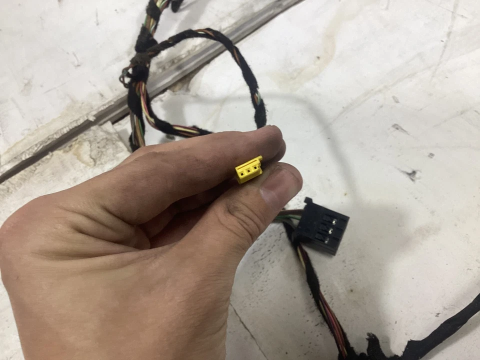 Arnés de cableado de puerta lateral izquierda trasera Mercedes-Benz ML350 2007-2012 981578103 OEM. Foto 3 de 4