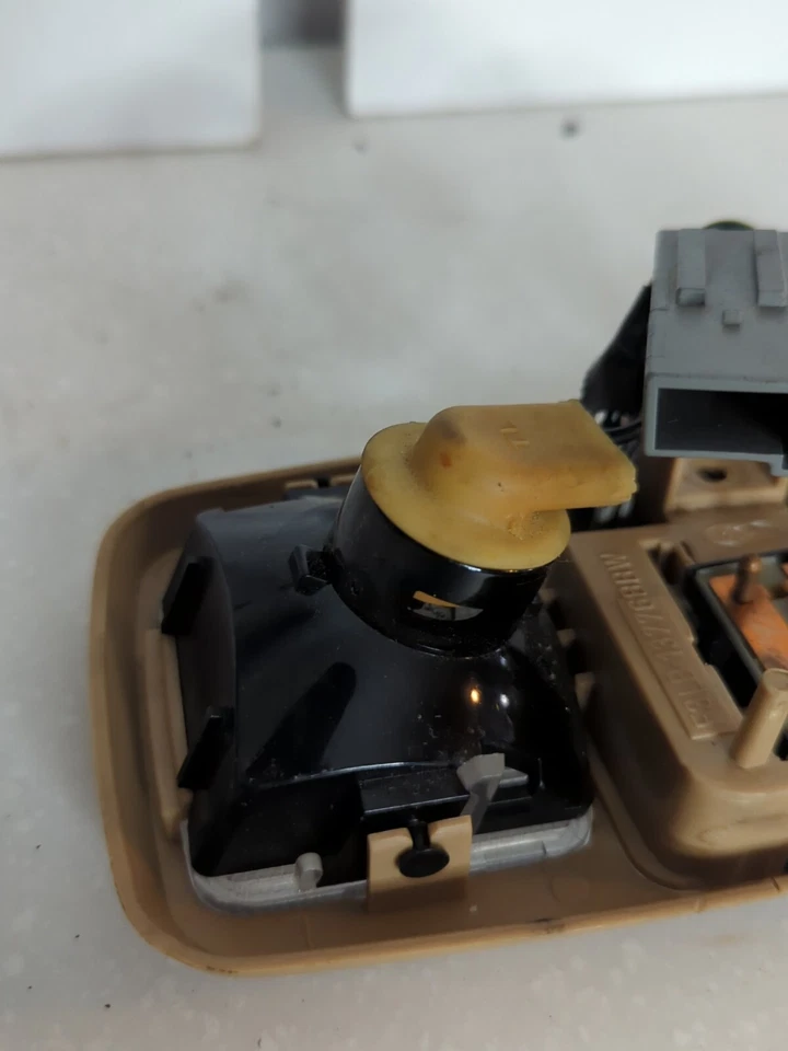 INTERRUPTOR DE TECHO SOLAR LUZ MAPA DOMO Lincoln Mark VIII 97 98 Foto 4 de 4