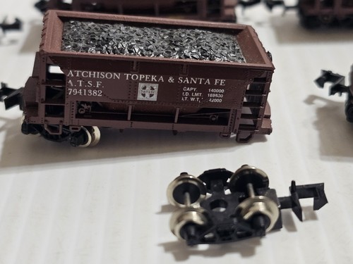 Lot Of 6 N scale Atlas Topeka Santa Fe And Union Pacific hopper car train Nice - Picture 7 of 12