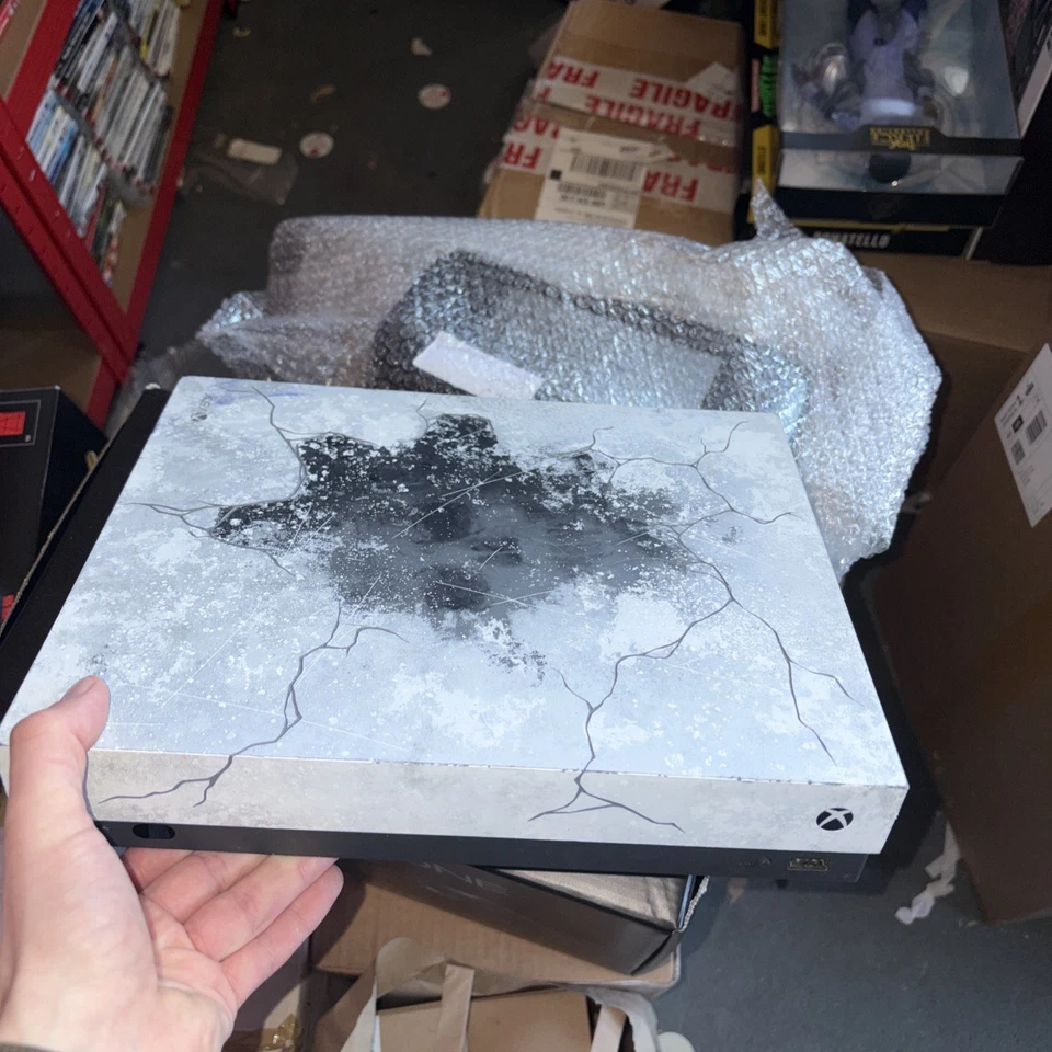 Microsoft Xbox One X, photo 1 of 5