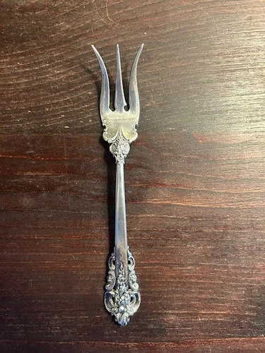 Wallace Grande Baroque Sterling Silver 5-1/2" Lemon Fork/Server No Mono EUC