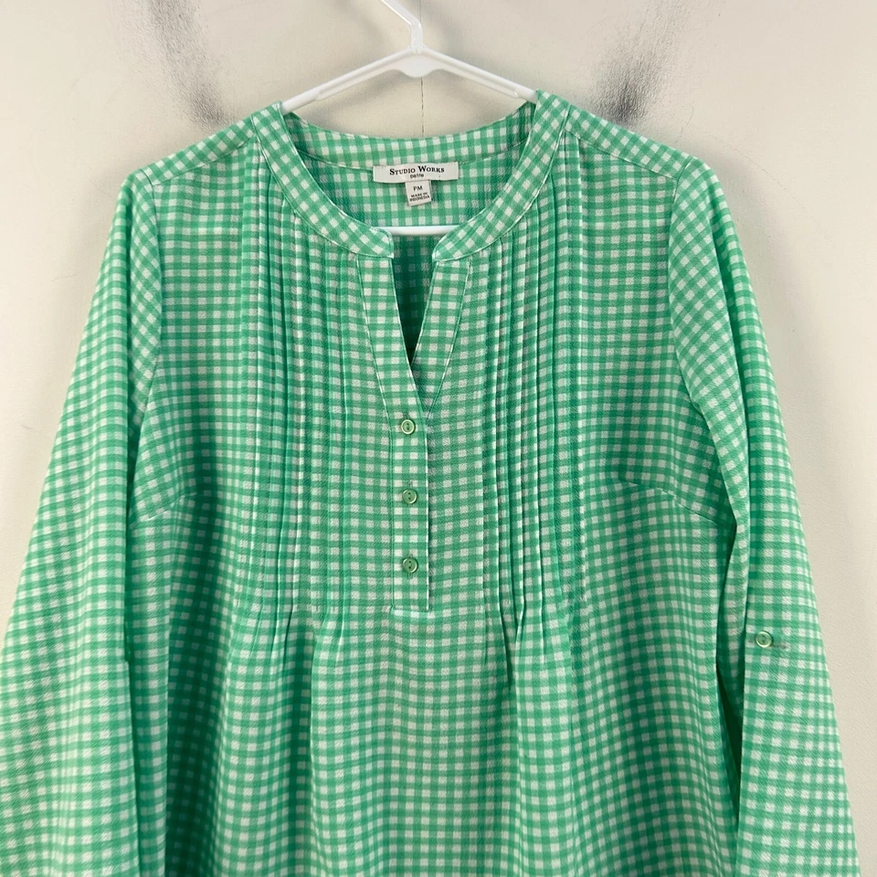 Camisa Studio Works feminina média petitetop verde xadrez Gingham gola V 19448 - Imagem 3 de 4