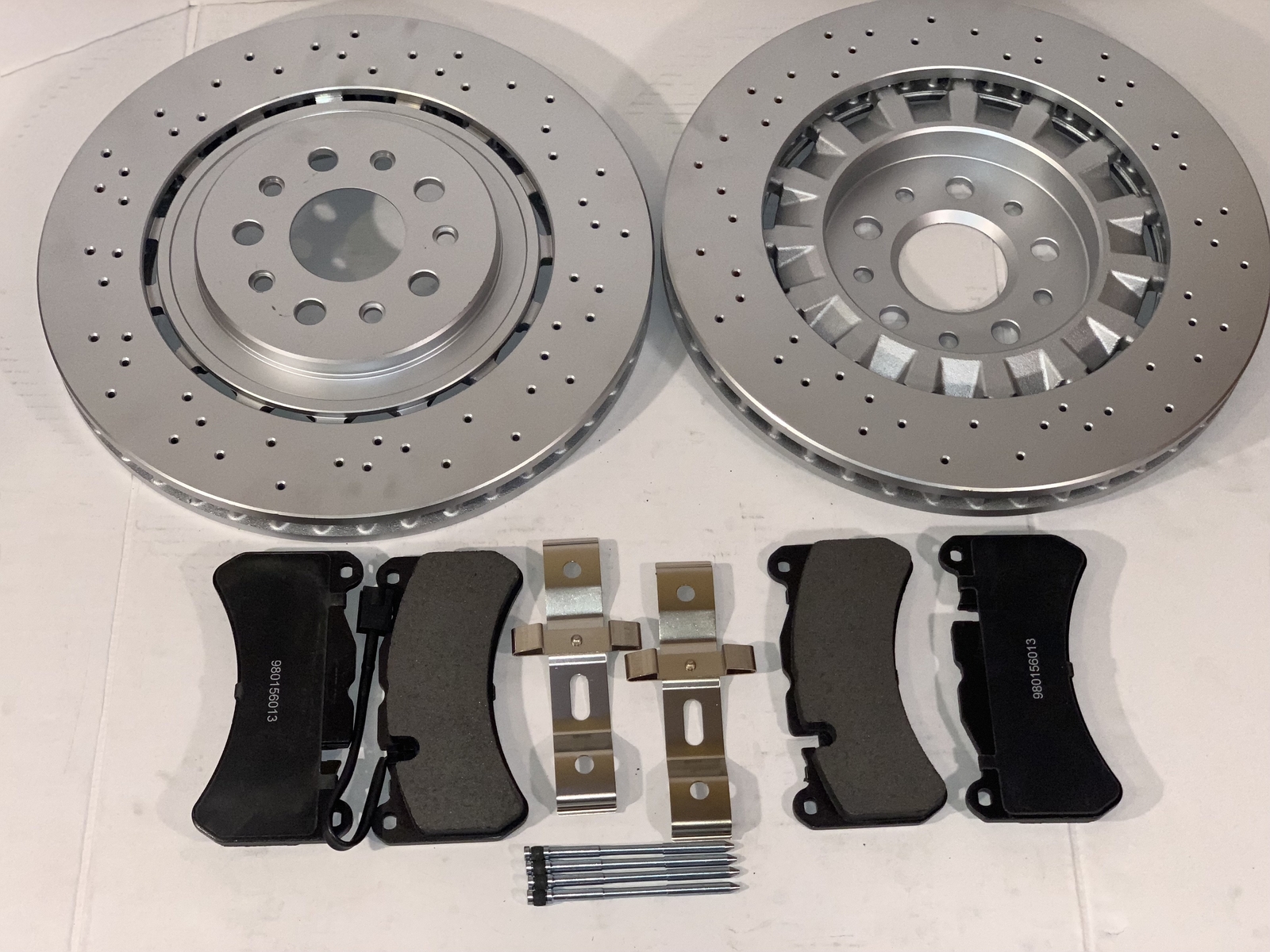 Maserati Ghibli SQ4 Quattroporte AWD Front Rotors & Brake Pads Set