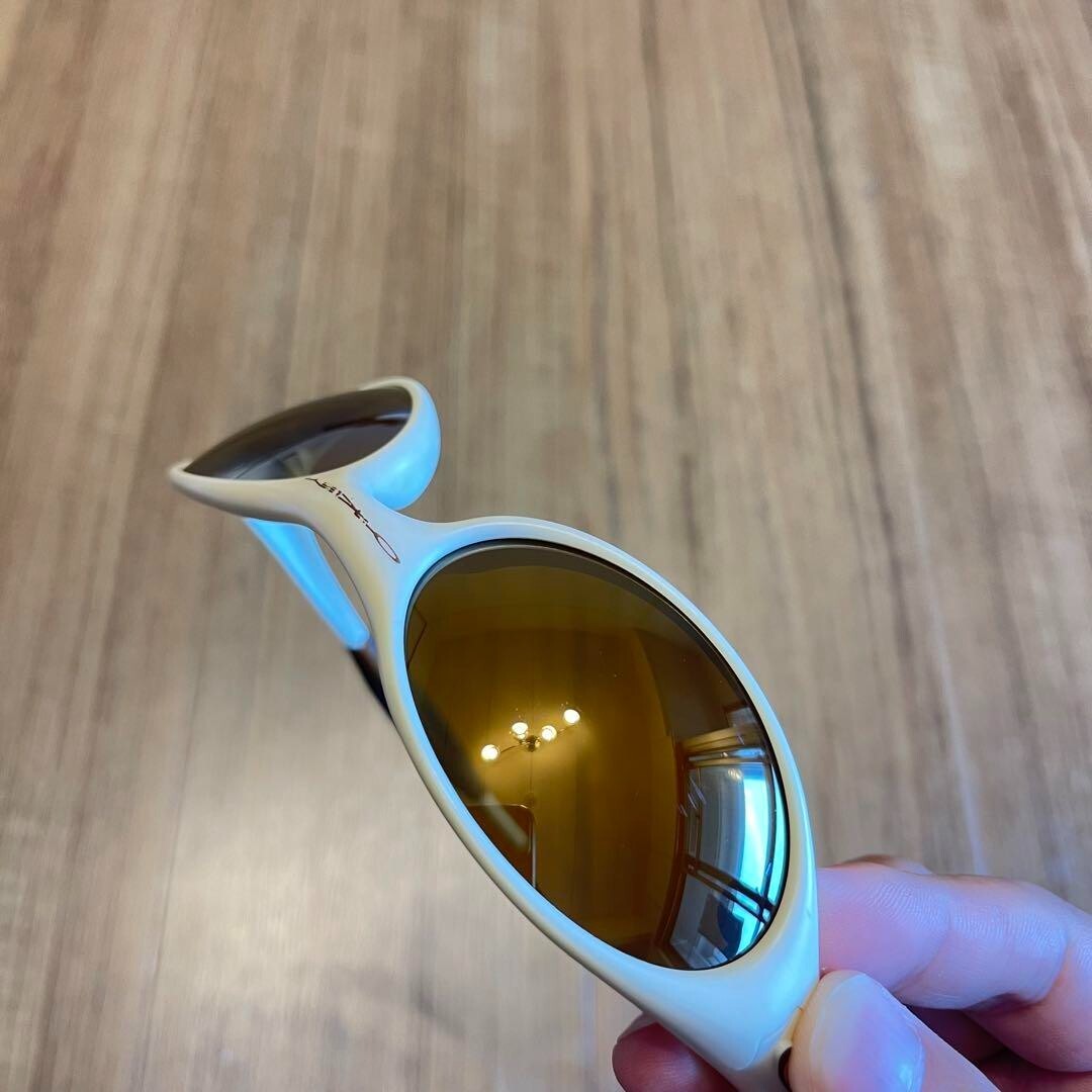 Oakley Eye Jacket Sunglasses Discontinued Frame: White USED Oakley Eye Jacket Sunglasses Discontinued Frame: White USED