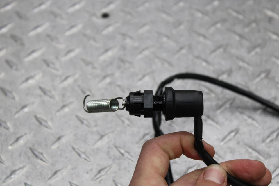 Yamaha Bolt XVS950 C 2015 especificaciones sensor de freno trasero B33-82530-00-00 Foto 4 de 4