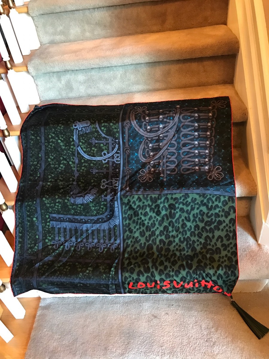 Rare 00’s LUIS VUITTON scarf レオパード 平成ギャル LOUIS VUITTON Silk Leopard Monogram Square Scarf 131181