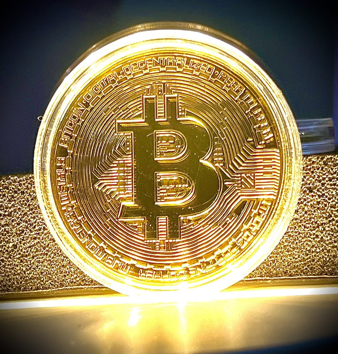 Bitcoin Gold Plated Physical Bitcoin BTC Cryptocurrency Collectible Coin in  Case | eBay
