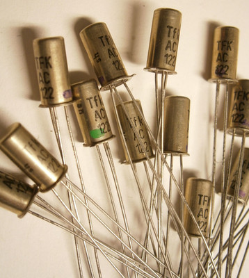 2 x Transistor TELEFUNKEN AC122 Ge PNP neu (NOS)