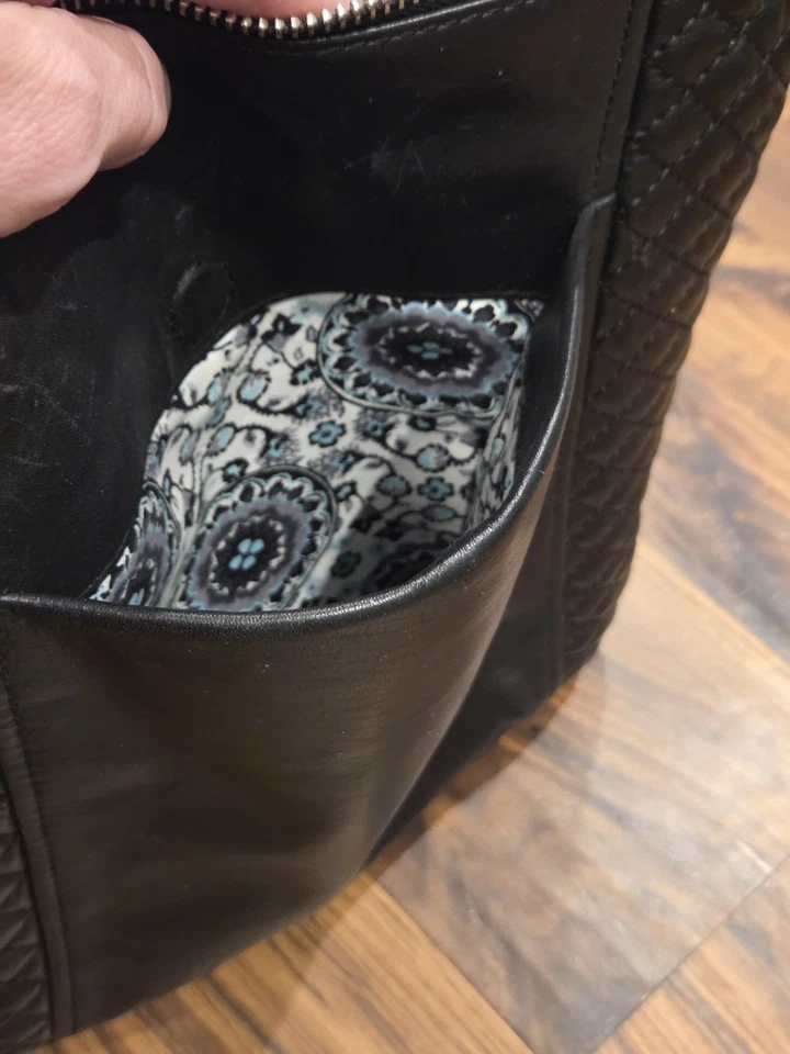  Bolso Bandolera Vera Bradley Cuero Acolchado Forro Cachemira Ajustable Moto  Foto 3 de 4