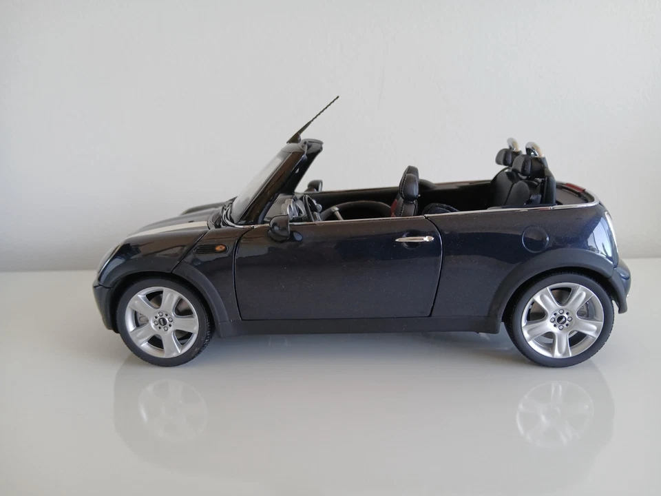1:18 Kyosho R52 Mini Cooper White Stripes Astro Black Metallic Dealer Edition - Image 4 of 4