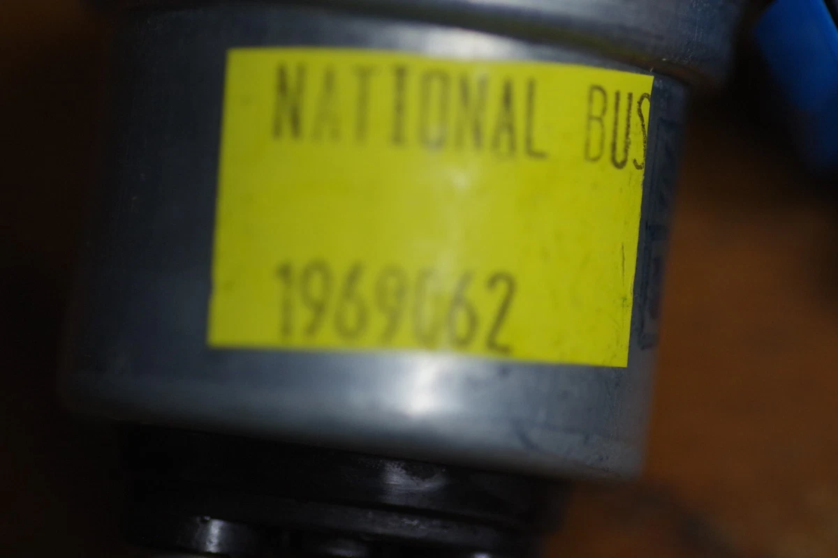 Blue Bird 01969062 FILTER,DEF,40 MICRON SENDER,OIL,VDO,SCREW 